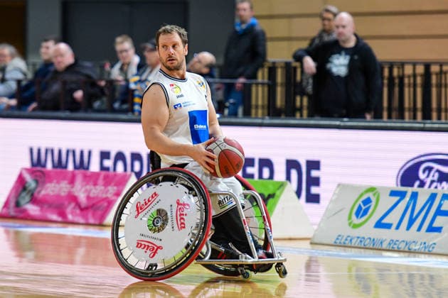 Player coach Michael Paye wheelchair basketball, RBBL, RSV Lahn Dill white, BBC Münsterland blue, RSV Lahn Dill BBC Münsterland, wheelchair, disabled sport, disabled sport