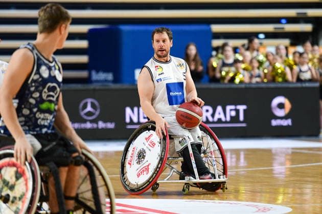 Player coach Michael Paye wheelchair basketball, RBBL, RSV Lahn Dill white, BBC Münsterland blue, RSV Lahn Dill BBC Münsterland, wheelchair, disabled sport, disabled sport