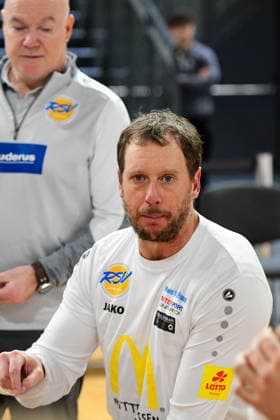 Player coach Michael Paye wheelchair basketball, RBBL, RSV Lahn Dill white, BBC Münsterland blue, RSV Lahn Dill BBC Münsterland, wheelchair, disabled sport, disabled sport