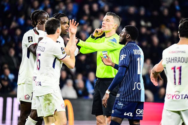 FOOTBALL : AC Le Havre vs Lille OSC - Ligue 1 McDonald s - JournÃ e 14 - 30 11 2025 Willy Delajod (Arbitre central) Le HavreFrance  Copyright: xBaptistexAutissierx