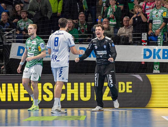 Handball, Men, Season 2025 2026, DAIKIN Handball Bundesliga 14 Matchday , Füchse Berlin TBV Lemgo, f l Matthes Langhoff Füchse Berlin , Frederik Simak Lemgo , Goalkeeper Constantin Möstl Lemgo , Cheering after the final whistle, 30 11 2025, Copyright: xSebastianxRäppold MatthiasxKochx