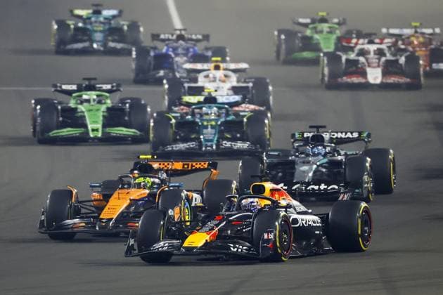 DOHA - Max Verstappen (Red Bull Racing) next to Lando Norris (McLaren) during the start of the Qatar Grand Prix at the Lusail International Circuit. ANP SANDER KONING xVIxANPxSportx xxANPxIVx 543493612 originalFilename: 543493612.jpg