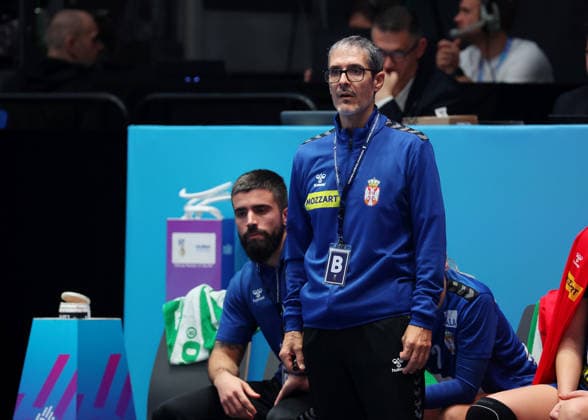 30 11 2025, Germany, Stuttgart, F27th IHF WomenÂs World Championship 2025, Germany vs Serbia, Coach Serbia jose Prades Pons
