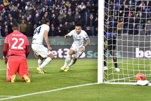 Pisa, November 30, 2025, Arena Garibaldi, Romeo Anconetani Stadium, Serie A Football Championship - PisaSC vs. Inter. Pictured: Lautaro scores the second goal.  Copyright: xRobertoxCappellox xipa-agency.netx xRobertoxCappellox IPA_Agency_IPA68561948