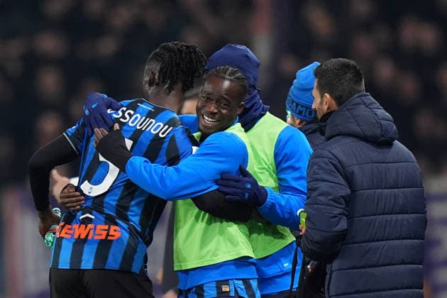 Atalanta s Odilon Kossounou celebrates after scoring 1-0 during the Serie A soccer match between Atalanta and Fiorentina at the New Balance Stadium in Bergamo , north Italy - Sunday , November 30 , 2025. - Soccer .  Copyright: xSpada LaPressex
