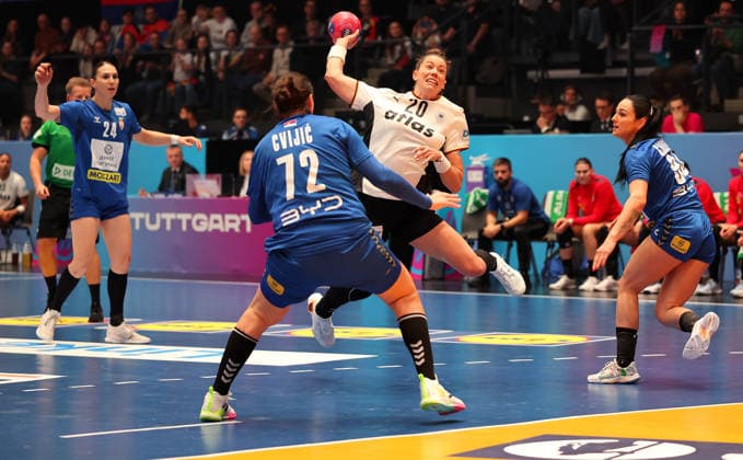 30 11 2025, Germany, Stuttgart, F27th IHF WomenÂs World Championship 2025, Germany vs Serbia, v l Dragana Cvijic SRB , Emily Vogel GER , Sara Garovic SRB