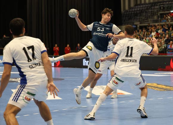 v l Kaj Geenen Handball Sportverein Hamburg 17 , Soeren Steinhaus Bergischer HC 53 , Nocolaj Jorgensen Handball Sportverein Hamburg 11 Bergischer HC 06 vs Handball Sportverein Hamburg, Matchday 14, Handball, DAIKIN HBL, Season 2025 2026, 30 11 2025 Bergischer HC 06 vs Handball Sportverein Hamburg, Matchday 14, Handball, DAIKIN HBL, Season 2025 2026, 30 11 2025 Duesseldorf Copyright: xEibner-Pressefoto ThomasxStoeckerx EP_TSR