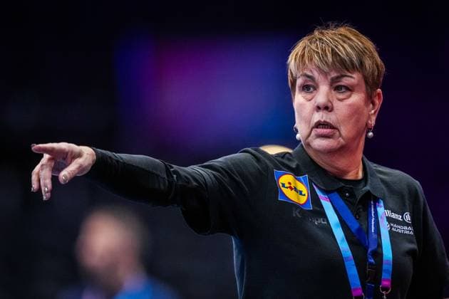 ROTTERDAM , 30-11-2025 , Rotterdam Ahoy , Womens World Championship, WM, Weltmeisterschaft Handball 2025 , match between Austria and Argentina , picture shows Austria trainer coach Monique Tijsterman Austria - Argentina (women)  x32277073x Copyright: