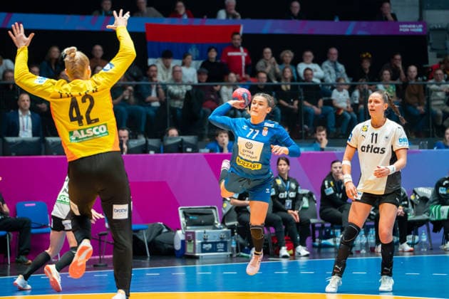 Handball I Women I World Championship I Preliminary round I 3 Matchday I Germany Serbia I 30 11 2025 Aleksandra Vukajlovic 77, Serbia in the throw Stuttgart Porsche Arena Baden Württemberg Germany Copyright: xLobeca MaxxPetershansx