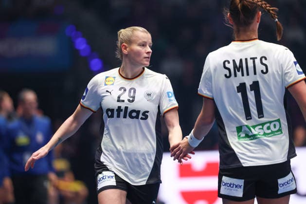 Germany Serbia, IHF Womens Handball World Championship Antje Döll Germany, 29 and Xenia Smits Germany, 11 Preliminary round match of the Womens Handball World Championship between Germany and Serbia on November 30, 2025 at the Porsche Arena in Stuttgart , Stuttgart Baden Württemberg Germany Porsche Arena
