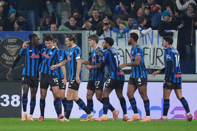 Atalanta s Odilon Kossounou celebrates after scoring 1-0 during the Serie A soccer match between Atalanta and Fiorentina at the New Balance Stadium in Bergamo , north Italy - Sunday , November 30 , 2025. - Soccer .  Copyright: xSpada LaPressex