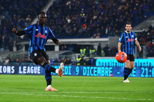 November 30, 2025, Bergamo, Lombardia: Atalanta s Odilon Kossounou scores the goal 1-0 during the Italian Serie A soccer match Atalanta BC vs ACF Fiorentina at the New Balance Arena in Bergamo, Italy, 30 november 2025..ANSA MICHELE MARAVIGLIA. Soccer: Serie A; Atalanta-Fiorentina  - ZUMAa110 20251130_zaf_a110_063 Copyright: xMichelexMaravigliax