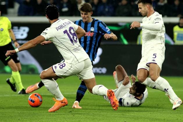 Foto IPP Albano Angilletta Bergamo 30 11 2025 Calcio Campionato di serie A 2025 2026 Atalanta - Fiorentina nella foto: Charles De Ketelaere e Pablo Mari Italy Photo Press World Copyright italy ITALY  Copyright: xR4924_italyphotopressx
