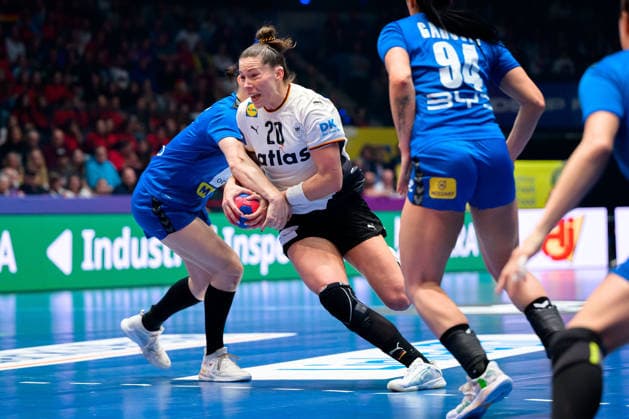 Handball, Womens World Championship, Group C Germany Serbia Emily Vogel Germany Stuttgart Porsche Arena Baden Württemberg Germany