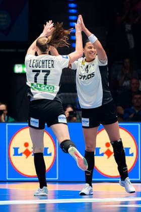 Handball, Womens World Championship, Group C Germany Serbia Viola Leuchter Germany , Aimee von Pereira Germany Jubel Freude Emotion Stuttgart Porsche Arena Baden Württemberg Germany