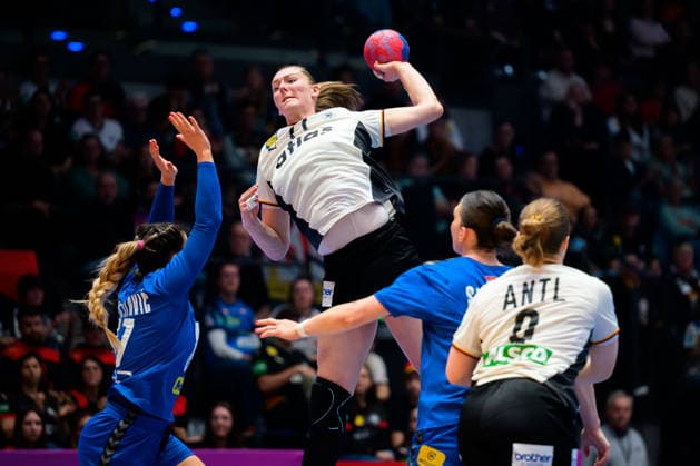 Handball, Womens World Championship, Group C Germany Serbia Viola Leuchter Germany Stuttgart Porsche Arena Baden Württemberg Germany