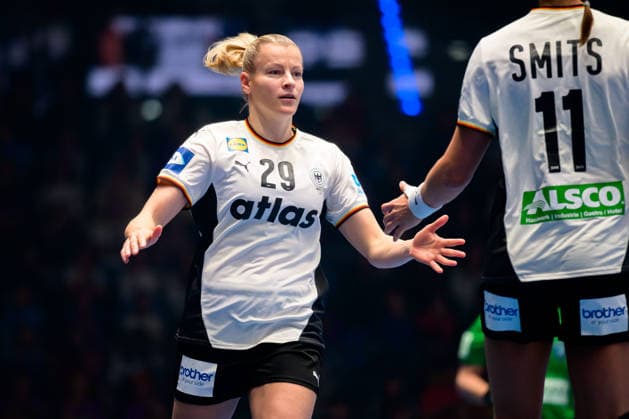 Handball, Womens World Championship, Group C Germany Serbia Antje Döll Doell Germany , Xenia Smits Germany Stuttgart Porsche Arena Baden Württemberg Germany