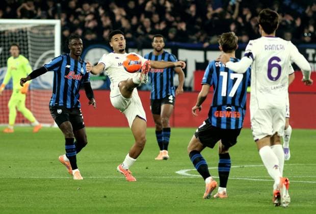 Foto IPP Albano Angilletta Bergamo 30 11 2025 Calcio Campionato di serie A 2025 2026 Atalanta - Fiorentina nella foto: Simon Sohm Italy Photo Press World Copyright italy ITALY  Copyright: xR4924_italyphotopressx