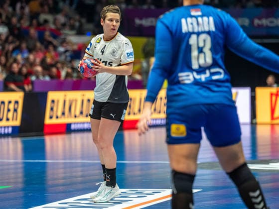 Alina Grijseels Germany, 04 on the ball, Germany vs. Serbia, Handball, World Championship, Women, Season 2025 2026, 30 11 2025, Germany vs. Serbia, Handball, World Championship, Women, Season 2025 2026, 30 11 2025 Stuttgart Copyright: xEibner-Pressefoto MichaelxSchmidx EP_MST