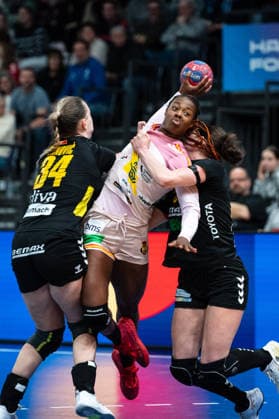 SO DELGADO-PINTO Danila Patricia (27 Spain) attempts a breakthrough during the IHF Women s Handball World Championship, WM, Weltmeisterschaft game between Montenegro and Spain at the SWT Arena in Trier, Germany Copyright: xMartinxPitschx xSPPx Sportspressphoto_SPR68155