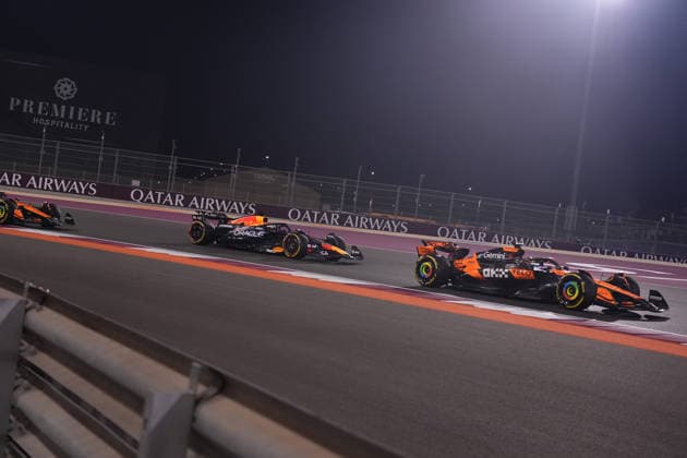 Formula 1 Qatar Airways Qatar Grand Prix 2025 30 11 2025, Losail International Circuit, Doha, Formula 1 Qatar Airways Qatar Grand Prix 2025 ,in the picture Oscar Piastri AUS , McLaren F1 Team, Max Verstappen NLD , Oracle Red Bull Racing nordphotoxGmbHx xBratic nph00250