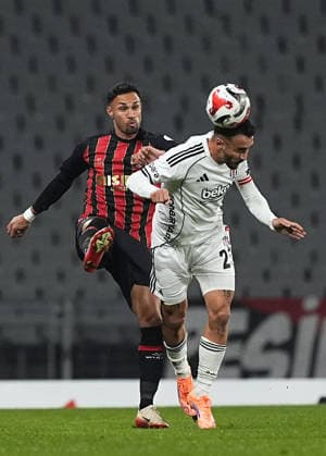 Misirli.com.tr Fatih Karagumruk v Besiktas - Turkish Super Lig ISTANBUL, TURKIYE - NOVEMBER 30: Serginho (L) of Fatih Karagumruk in action against Gokhan Sazdagi (R) of Besiktas during the Turkish Super Lig week 14 match between Misirli.com.tr Fatih Karagumruk and Besiktas at Ataturk Olympic Stadium in Istanbul, Turkiye, on November 30, 2025. Esra Bilgin Anadolu Istanbul Turkey. Editorial use only. Please get in touch for any other usage.  Copyright: x2025xAnadoluxEsraxBilginx
