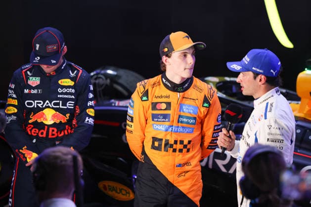 Max Verstappen Oracle Red Bull Racing, 01 , Oscar Piastri McLaren Formula 1 Team, 81 , Carlos Sainz Atlassian Williams Racing, 55 , Parc Ferme, Race, QAT, Formula 1 World Championship, Qatar Grand Prix, Doha, Lusail, Lusail International Circuit, Sunday, Race Day, 30 11 2025 QAT, Formula 1 World Championship, Qatar Grand Prix, Doha, Lusail, Lusail International Circuit, Sunday, Race Day, 30 11 2025 Doha Copyright: xEibner-Pressefoto AnnikaxGrafx EP_AGF
