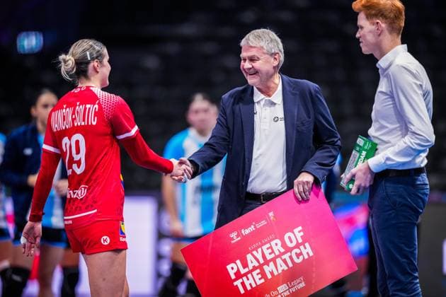 ROTTERDAM , 30-11-2025 , Rotterdam Ahoy , Womens World Championship, WM, Weltmeisterschaft Handball 2025 , match between Austria and Argentina , picture shows Austria player Ines Ivancok-Soltic awarded as player of the match Austria - Argentina (women)  x32278152x Copyright:
