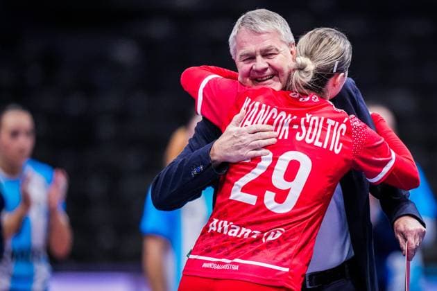 ROTTERDAM , 30-11-2025 , Rotterdam Ahoy , Womens World Championship, WM, Weltmeisterschaft Handball 2025 , match between Austria and Argentina , picture shows Austria player Ines Ivancok-Soltic awarded as player of the match Austria - Argentina (women)  x32278155x Copyright: