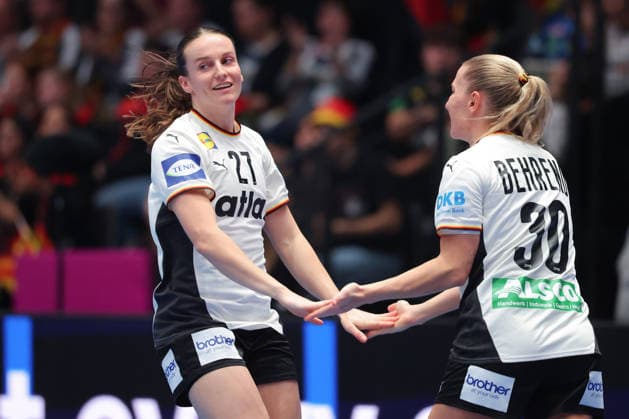 Germany Serbia, IHF Womens Handball World Championship d21 and Jenny Behrend Germany, 30 preliminary round match of the Womens Handball World Championship between Germany and Serbia on November 30, 2025 at the Porsche Arena in Stuttgart , Stuttgart Baden Württemberg Germany Porsche Arena
