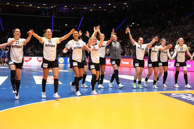 Germany Serbia, IHF Womens Handball World Championship Cheers of the German team after the victory in the preliminary round match of the Womens Handball World Championship between Germany and Serbia on November 30, 2025 at the Porsche Arena in Stuttgart , Stuttgart Baden Württemberg Germany Porsche Arena