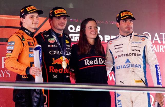 DOHA - (from left to right) Oscar Piastri (McLaren), Max Verstappen (Red Bull Racing), Hannah Schmitz (Red Bull Racing s chief strategy engineer), and Carlos Sainz (Williams) on the podium after Verstappen won the Qatar Grand Prix at the Lusail International Circuit. ANP SANDER KONING xVIxANPxSportx xxANPxIVx 543501876 originalFilename: 543501876.jpg