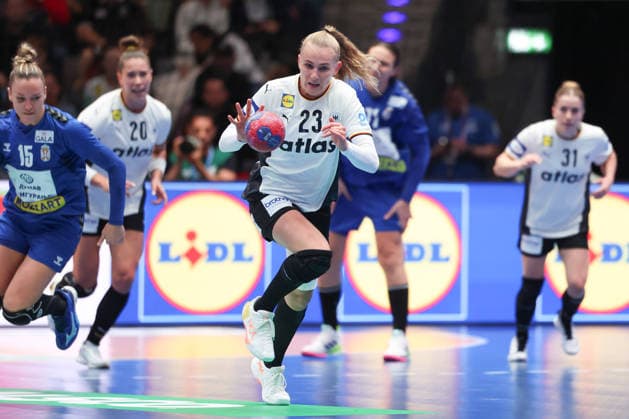 Germany Serbia, IHF Womens Handball World Championship Annika Lott Germany, 23 Preliminary round match of the Womens Handball World Championship between Germany and Serbia on November 30, 2025 at the Porsche Arena in Stuttgart , Stuttgart Baden Württemberg Germany Porsche Arena