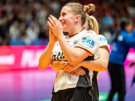 Alexia Hauf Germany, 31 felicitates with Antje Doell Germany, 29 , Germany vs Serbia, Handball, World Championship, Women, 2025 2026 season, 30 11 2025, Germany vs Serbia, Handball, World Championship, Women, 2025 2026 season, 30 11 2025 Stuttgart Copyright: xEibner-Pressefoto MichaelxSchmidx EP_MST