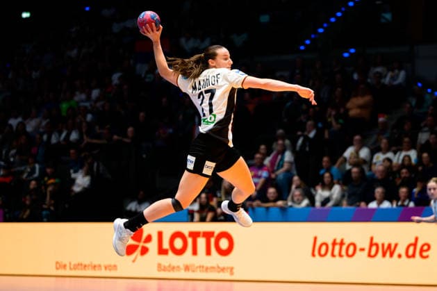 Handball, Womens World Championship, Group C Germany Serbia Julia Maidhof Germany , Lotto Baden Württemberg Stuttgart Porsche Arena Baden Württemberg Germany