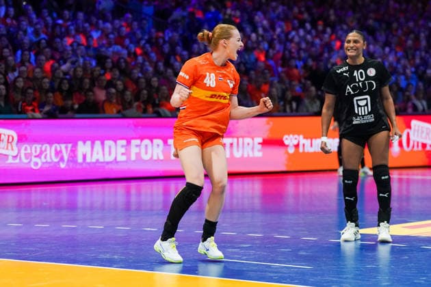 2025-11-30 Egypt v Netherlands - IHF World Women s Handball Championship ROTTERDAM, NETHERLANDS - NOVEMBER 30: Dione Housheer of the Netherlands, Ehsan Abdelnaeim of Egypt during the IHF World Women s Handball Championship match between Egypt and Netherlands at Ahoy on November 30, 2025 in Rotterdam, Netherlands. Rotterdam Ahoy Netherlands Content not available for redistribution in The Netherlands directly or indirectly through any third parties. Copyright: xHenkxSeppenx