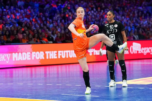 2025-11-30 Egypt v Netherlands - IHF World Women s Handball Championship ROTTERDAM, NETHERLANDS - NOVEMBER 30: Dione Housheer of the Netherlands, Ehsan Abdelnaeim of Egypt during the IHF World Women s Handball Championship match between Egypt and Netherlands at Ahoy on November 30, 2025 in Rotterdam, Netherlands. Rotterdam Ahoy Netherlands Content not available for redistribution in The Netherlands directly or indirectly through any third parties. Copyright: xHenkxSeppenx