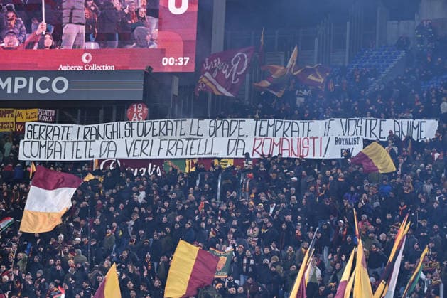 Supporters of A.S. Roma the 13th day of the Serie A Championship between A.S. Roma and S.S.C. Napoli at the Olympic Stadium on November 29, 2025 in Rome, Italy.  Copyright: xDomenicoxCippitelli IPAxSportx xipa-agency.netx xx IPA_68569241 IPA_Agency_IPA68569241