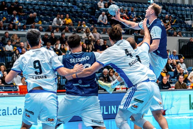 30 11 2025, xKKUx, Handball, HBL, Bergischer HC HSV Hamburg, Mitsubishi Electric HALLE Düsseldorf, Nico Schöttle BHC 08 Nordrhein Westfalen Germany
