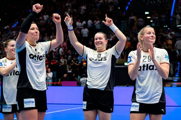 Handball, Womens World Championship, Group C Germany Serbia Alina Grijseels Germany , Lisa Antl Germany , Antje Döll Doell Germany Final cheer Final cheer Emotion Joy Stuttgart Porsche Arena Baden Württemberg Germany