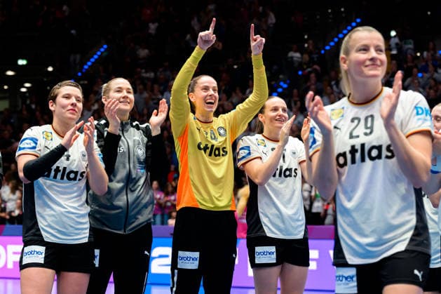 Handball, Womens World Championship, Group C Germany Serbia from left Alina Grijseels Germany , Goalkeeper Katharina Filter Germany , Goalkeeper Sarah Wachter Germany , Julia Maidhof Germany , Antje Döll Doell Germany Final cheer Final cheer Emotion Joy Stuttgart Porsche Arena Baden Württemberg Germany