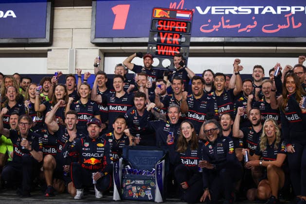 Laurent Mekies Team Principal, Oracle Red Bull Racing , Max Verstappen Oracle Red Bull Racing, 01 , Hannah Schmitz Chief Strategist , Red Bull Racing, Post race, Team Celebrations, Podium celebration, QAT, Formula 1 World Championship, Qatar Grand Prix, Doha, Lusail, Lusail International Circuit, Sunday, Race Day, 30 11 2025 QAT, Formula 1 World Championship, Qatar Grand Prix, Doha, Lusail, Lusail International Circuit, Sunday, Race Day, 30 11 2025 Doha Copyright: xEibner-Pressefoto AnnikaxGrafx EP_AGF