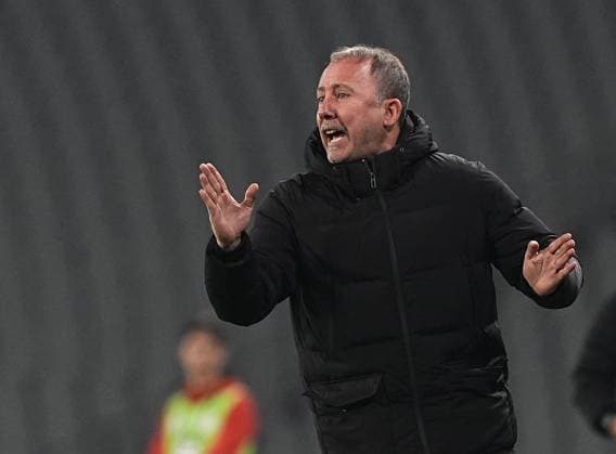 Misirli.com.tr Fatih Karagumruk v Besiktas - Turkish Super Lig ISTANBUL, TURKIYE - NOVEMBER 30: Head coach Sergen Yalcin of Besiktas follows the Turkish Super Lig week 14 match between Misirli.com.tr Fatih Karagumruk and Besiktas at Ataturk Olympic Stadium in Istanbul, Turkiye, on November 30, 2025. Esra Bilgin Anadolu Istanbul Turkey. Editorial use only. Please get in touch for any other usage.  Copyright: x2025xAnadoluxEsraxBilginx