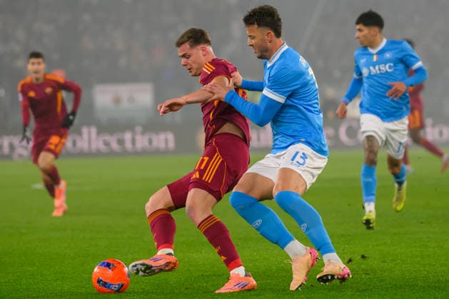 Evan Ferguson of AS Roma and Amir Rrahmani of SSC Napoli compete for the ball during the Serie A 2025 2026 football match between AS Roma and SSC Napoli at Stadio Olimpico in Rome (Italy), November 30, 2025. AndreaxStaccioli