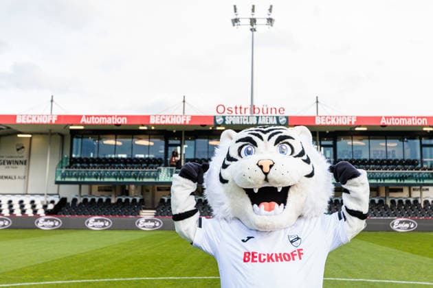 Manni is introduced as SC Verls new mascot GER, SC Verl vs VfL Osnabrueck, Football, 3 Liga, Matchday 16, Season 2025 2026, 30 11 2025 DFL Regulations prohibit any use of photographers as image sequences and or quasi video GER, SC Verl vs VfL Osnabrueck, Football, 3 Liga, Matchday 16, Season 2025 2026, 30 11 2025 Verl Copyright: xEibner-Pressefoto JanxRollingerx EP_JSK