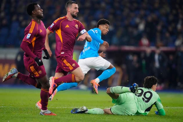 AS Roma v SSC Napoli - Serie A David Neres right winger of Napoli and Brazil celebrates after scoring his sides first goal during the Serie A match between AS Roma and SSC Napoli at Stadio Olimpico on November 30, 2025 in Rome, Italy. Rome Italy  Copyright: xJosexBretonx originalFilename:bretonhernandez-asromavs251130_npGj5.jpg
