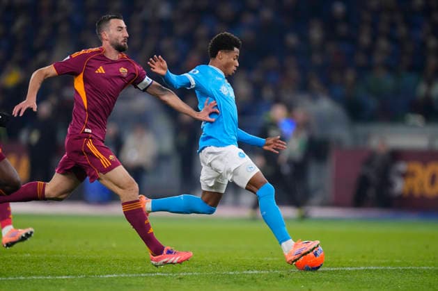 AS Roma v SSC Napoli - Serie A David Neres right winger of Napoli and Brazil shooting to goal and scored during the Serie A match between AS Roma and SSC Napoli at Stadio Olimpico on November 30, 2025 in Rome, Italy. Rome Italy  Copyright: xJosexBretonx originalFilename:bretonhernandez-asromavs251130_npQY9.jpg