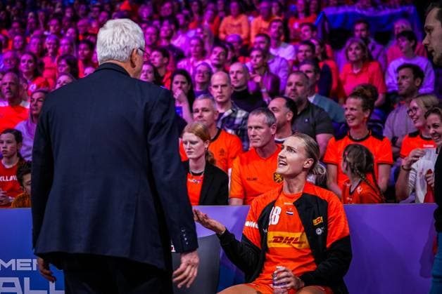 ROTTERDAM , 30-11-2025 , Rotterdam Ahoy , Womens World Championship, WM, Weltmeisterschaft Handball 2025 , match between Egypt and Netherlands , picture shows Netherlands player Kelly Dulfer send off with red card Egypt - Netherlands (women)  x32281501x Copyright: