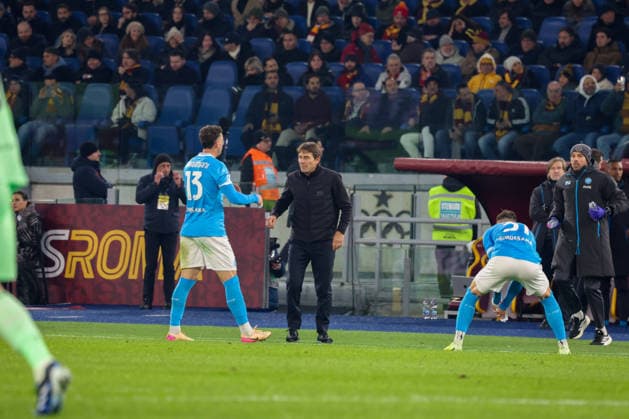 Roma vs Napoli Antonio Conte Head Coach of SSC Napoli During the 2025 26 Italian Serie A football match between AS Roma and Napoli on November 30, 2025, at the Stadio Olimpico in Rome. Pictured: David Neres of SSC Napoli Roma stadio Olimpico Roma Italia Copyright: xFABIOxSASSOxFabioxSassox Roma Napoli2025_11_30Fabio Sasso5073