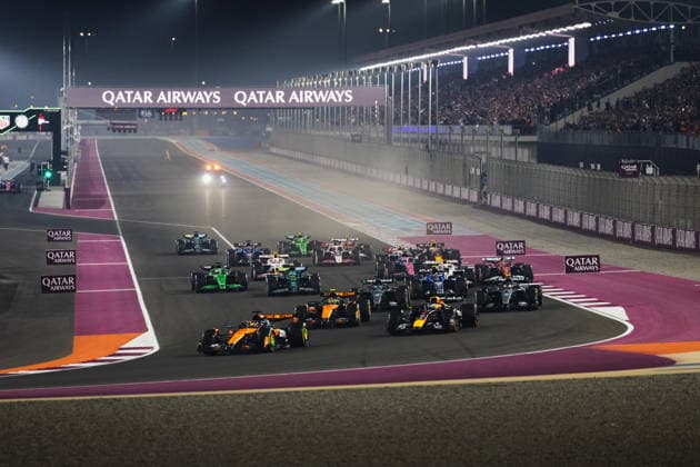 November 30, 2025, Doha, Doha, Qatar: Race start for the Sunday race from Turn 1 with OSCAR PIASTRI keeping his position and MAX VERSTAPPEN overtaking LANDO NORRIS at the Formula 1 Qatar Airways Qatar Grand Prix 2025 at the Lusail International Circuit in Doha Doha Qatar - ZUMAr193 20251130_zsp_r193_070 Copyright: xSaraxRuffonix